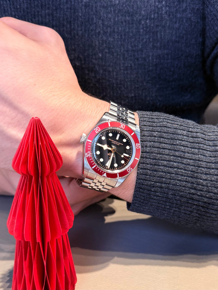 チューダー ブラックベイ バーガンディ